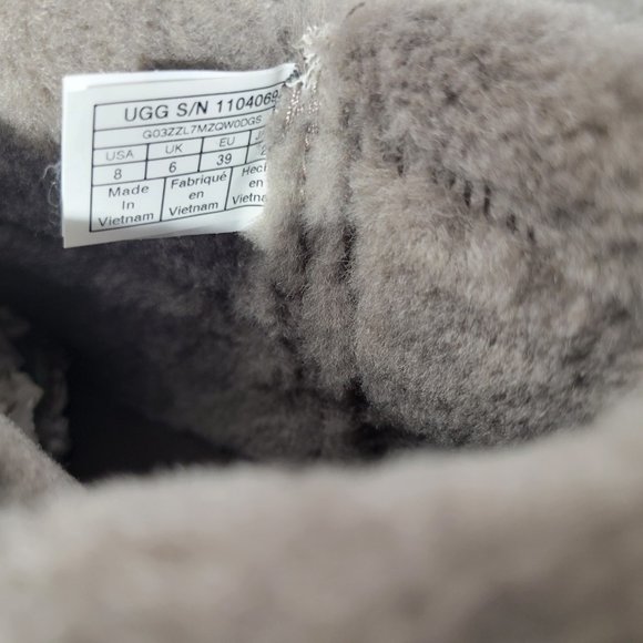 UGG Aika Women's Size 8 US Gray Suede Sheepskin Wool Ankle Boots 1104069 - Picture 12 of 12